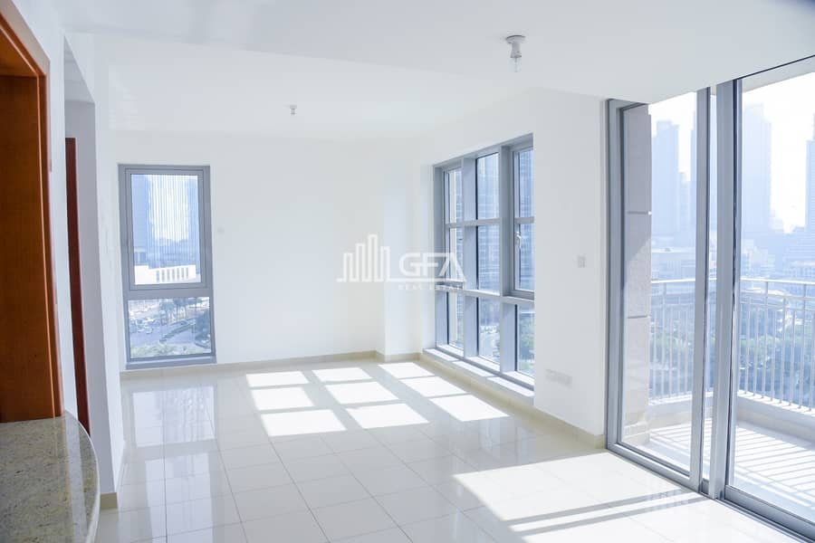 HIGH ROI ! Tenanted | High Floor | Opera View | Study