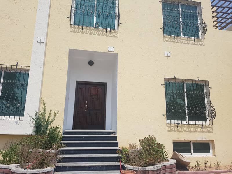 *** Great Deal - Spacious 4BHK Duplex Villa with pretty garden in Al Falaj available in affordable prices ***