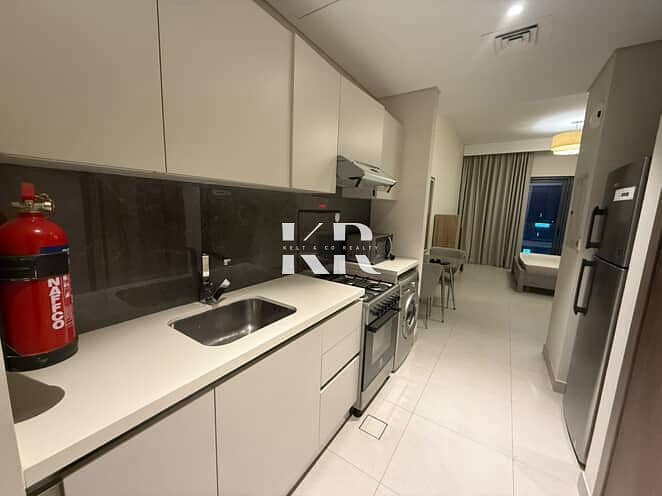 Furnished Studio | Bigger Layout | Mid Floor | Community View