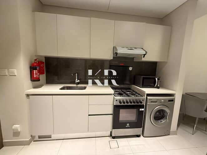 Furnished Studio | Bigger Layout | Mid Floor | Community View