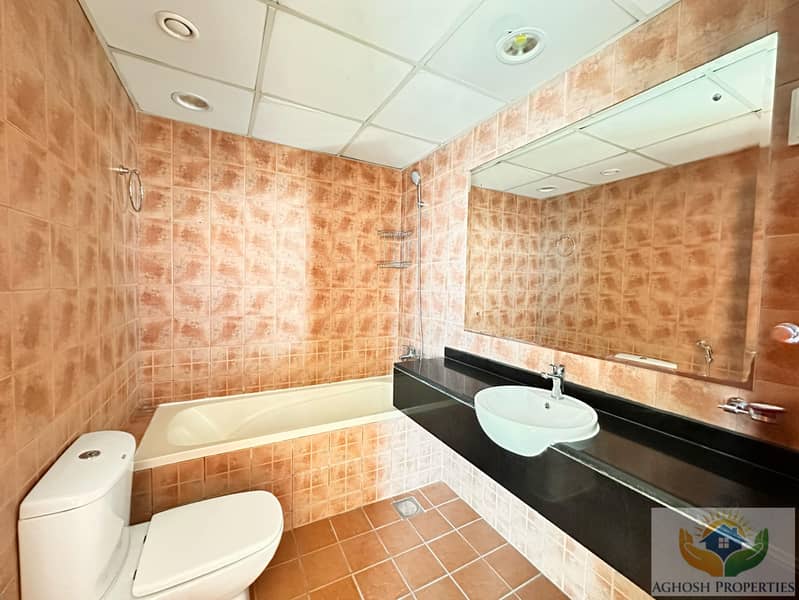 6 Bathroom 1. jpg