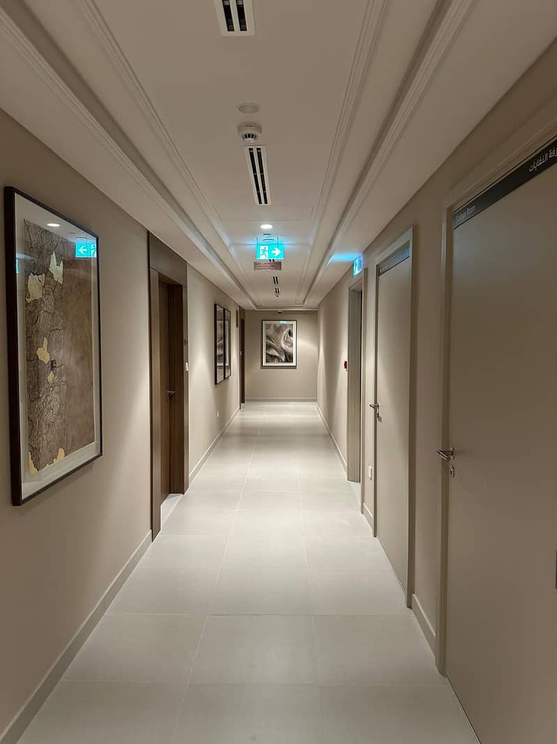 16 PRN-Apts Lobby-04. jpg
