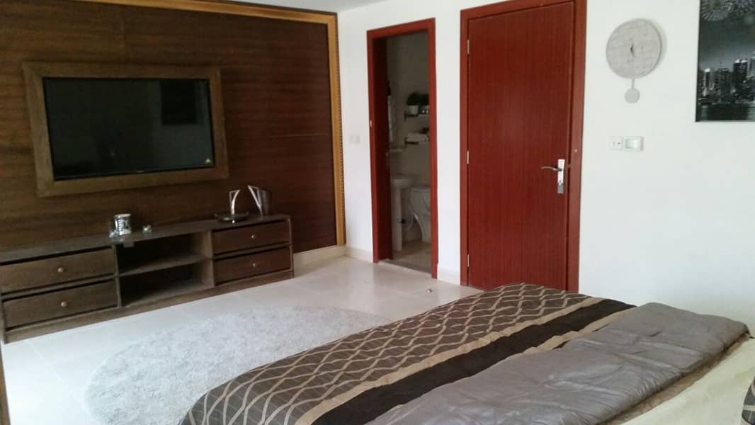 special offer Villa 3 bhk for rent in Compound Uptown Suitable for housing