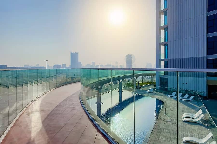 5 Outdoor Swimming pool. jpg