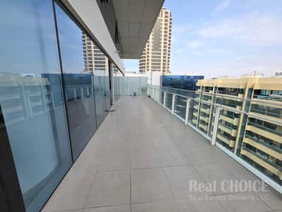 3 Bedroom Flat for Rent in Bur Dubai, Dubai - Specious 3-Bedrooms | Skyline | Prime Location