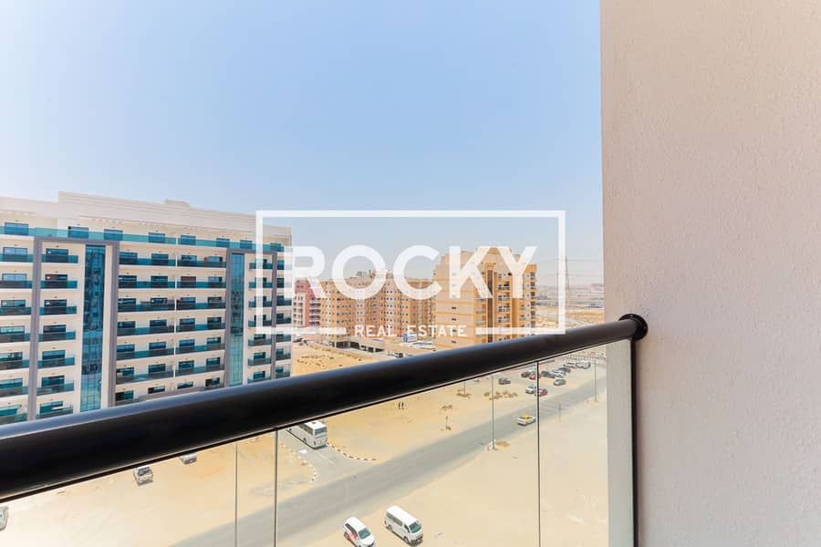 11 Chez moi - Balcony (3). JPG