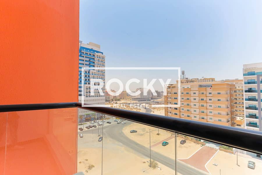12 Chez moi - Balcony (2). JPG