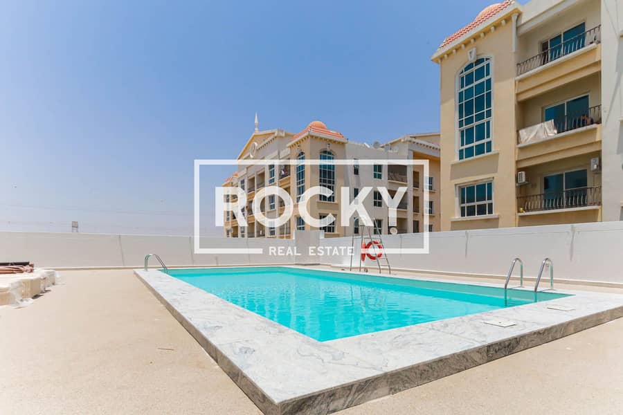 17 Chez moi - pool (1). JPG