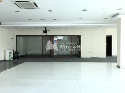 Fully Fitted Glassed Shop with Corner View Fully Fitted Glassed Shop with Corner View