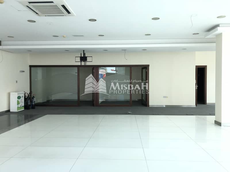 Fully Fitted Glassed Shop with Corner View Fully Fitted Glassed Shop with Corner View