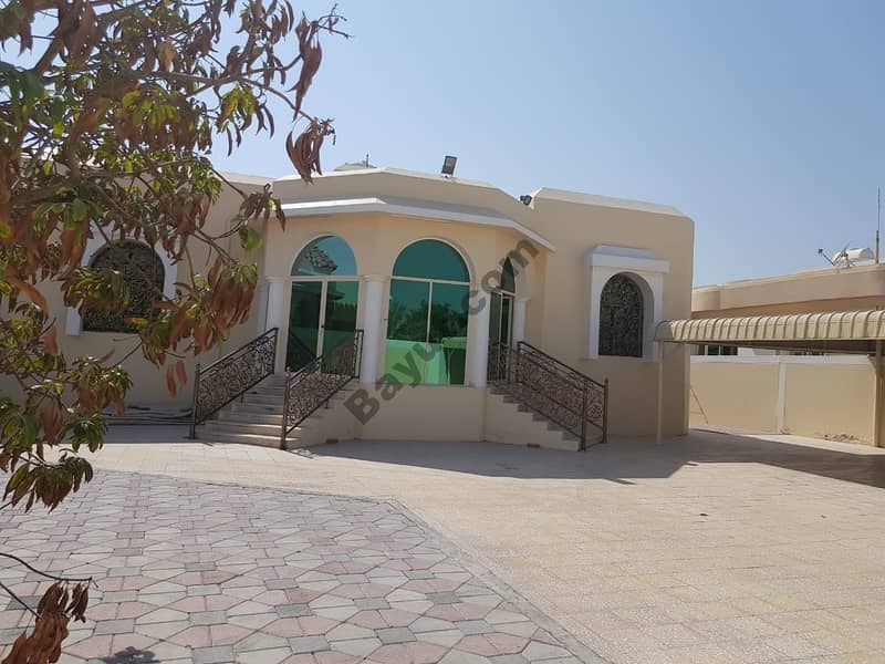 For rent excellent villa ground floor in the shelf on r Street and near the mosque government electricity on behalf of a citizen