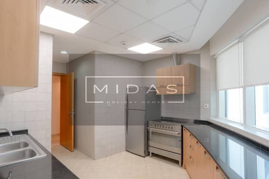 Spacious I Near Tram I Maids Room I Non Serviced