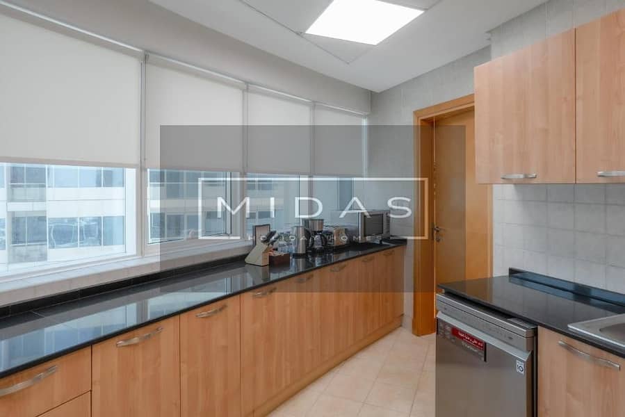 Spacious I Near Tram I Maids Room I Non Serviced