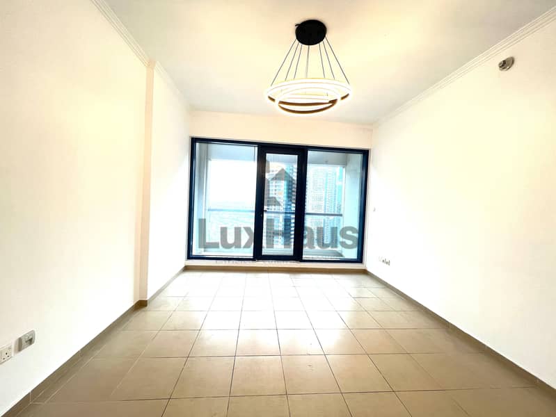 Upgraded| Unfurnished| Balcony| Near Metro| Vacant