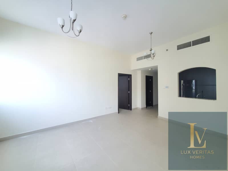 AC Inclusive | 12 Cheques | Kitchen Equipped