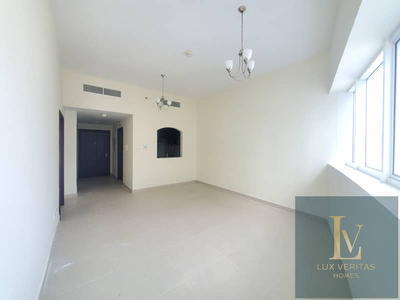 AC Inclusive | 12 Cheques | Kitchen Equipped