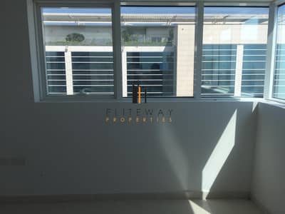 Excellent Price ! Grab This Luxurious Apt Now ! Excellent Price ! Grab This Luxurious Apt Now !