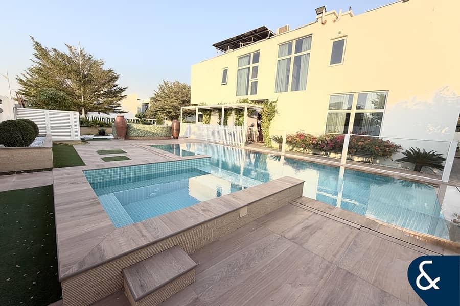 PRIVATE SWIMMING POOL | HUGE PLOT | 6 BED V2 PRIVATE SWIMMING POOL | HUGE PLOT | 6 BED V2