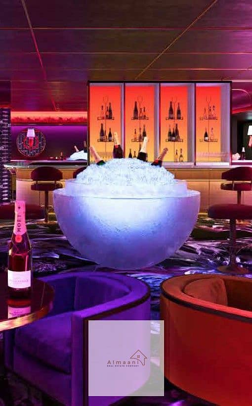 11 Champagne-Bar. jpg