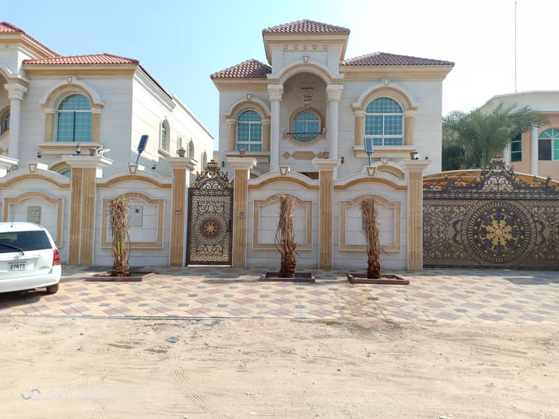 A full-featured villa in a great location near Sheikh Mohammed Bin Zayed Road