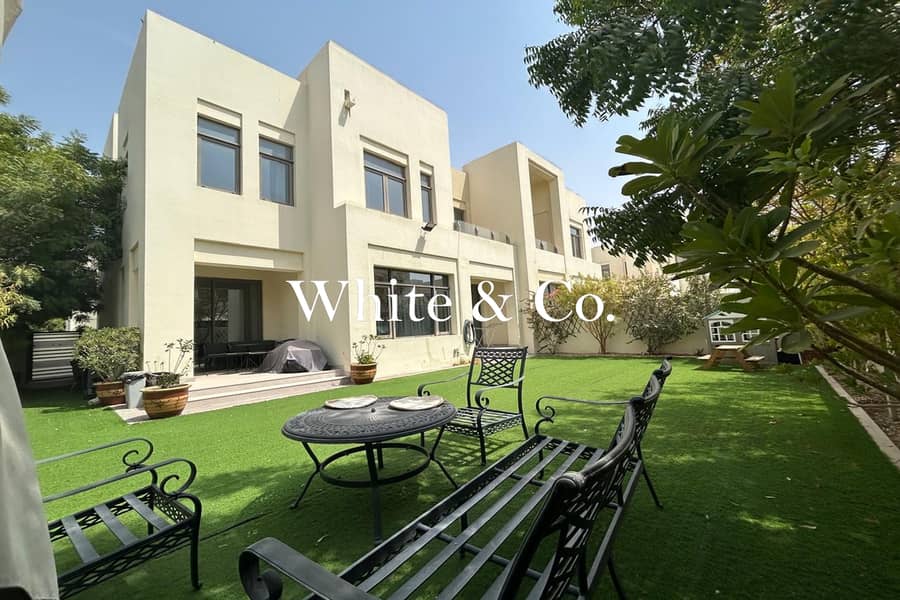 Large Plot | Corner Unit | Next to Park Large Plot | Corner Unit | Next to Park