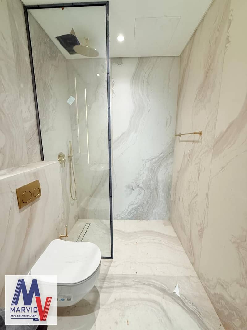 10 32eeb0f3-aafb-4306-bed4-47fd5a6168b9. jpg