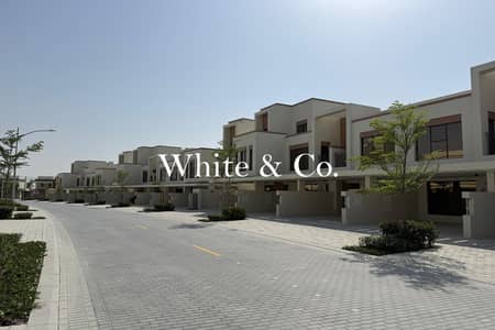 5 habitaciones Townhouse para en Venta en DAMAC Lagoons, Dubai - Casa adosada en DAMAC Lagoons,Costa Brava, 5 dormitorios, 3350000 AED - 13937179 5 habitaciones Townhouse para en Venta en DAMAC Lagoons, Dubai - Casa adosada en DAMAC Lagoons,Costa Brava, 5 dormitorios, 3350000 AED - 13937179