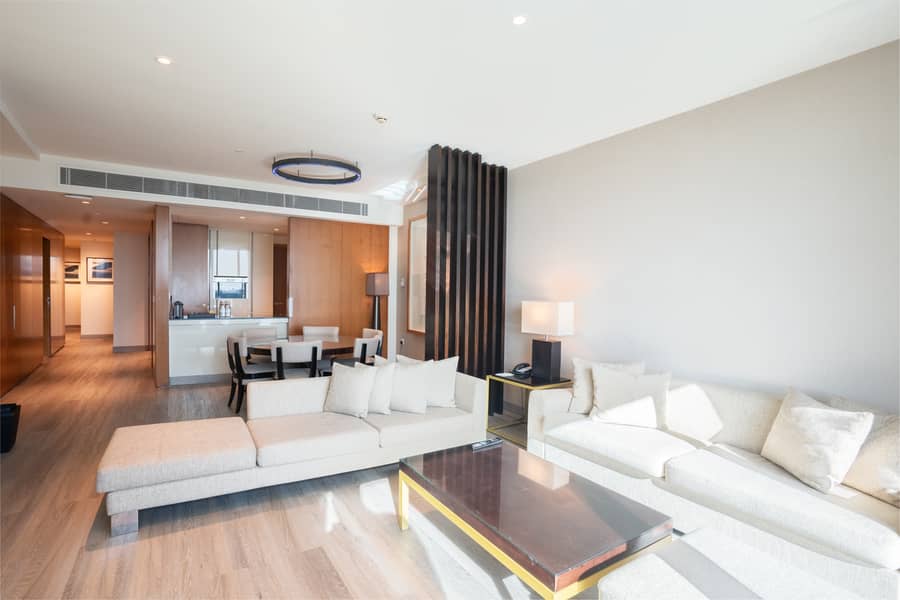 2 Living Room 2. JPG
