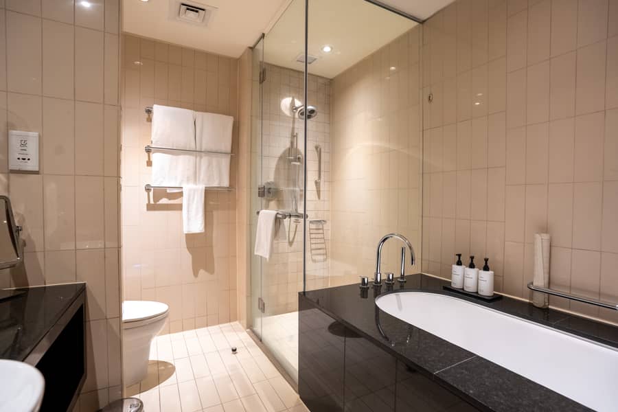 4 Bathroom 3. JPG
