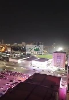 شقة واسعة مكونة من غرفة نوم واحدة وحمامين وشرفة (إطلالة مفتوحة) متاحة للإيجار في برج موساني، عجمان.