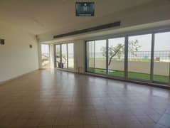 Luxury 4-Bedroom Hall Villa for Lease in Jumeirah – Beachfront Living