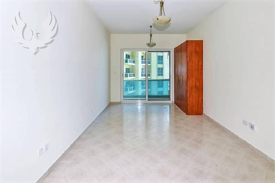 Studio with parking| Tenanted| Lake view Studio with parking| Tenanted| Lake view