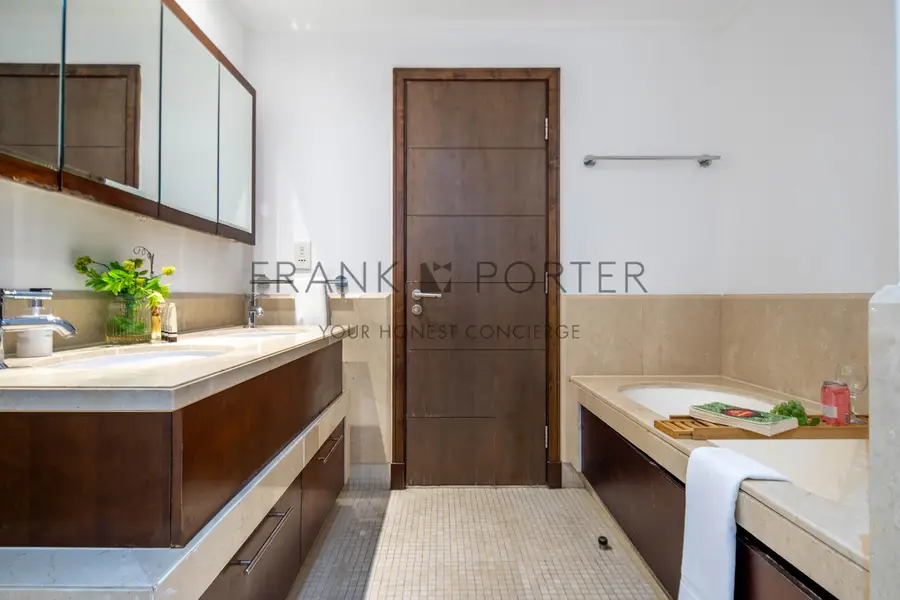 Modern 2BR in Downtown - Close to Dubai Mall | Ideal for Mid-Term Rental, Monthly & Weekely Stays | All Bills Inclusive