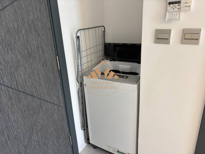 7 laundry area. jpg