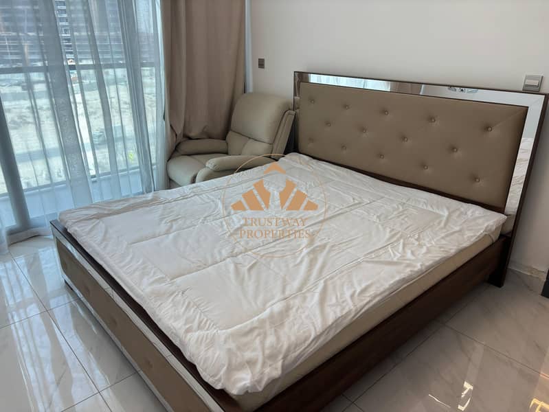 10 bedroom 1. jpg