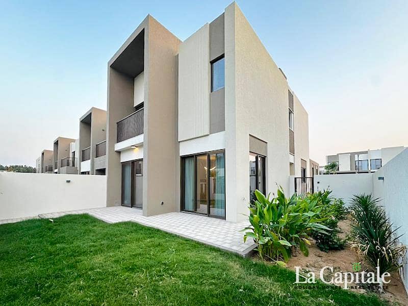 CORNER | CLOSE TO POOL AND PARK | ON GREENBELT CORNER | CLOSE TO POOL AND PARK | ON GREENBELT