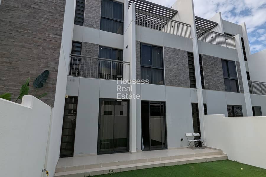 5 BEDROOM TOWNHOUSE | MIDDLE UNIT | VACANT 5 BEDROOM TOWNHOUSE | MIDDLE UNIT | VACANT
