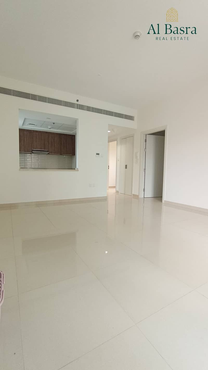 7 spacious-living-room-uptown-al-zahia. jpg