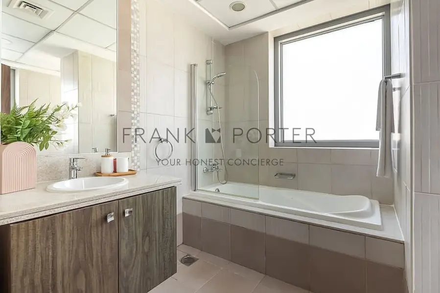 Modern 2BR in Business Bay w/ Burj Khalifa Views | Ideal for Mid - Term, Monthly & Weekely Stays | All Bills Inclusive