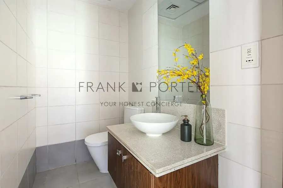 Modern 2BR in Business Bay w/ Burj Khalifa Views | Ideal for Mid - Term, Monthly & Weekely Stays | All Bills Inclusive