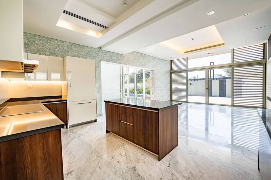 Vacant Contemporary 5BR Close To community Centre - Image 8