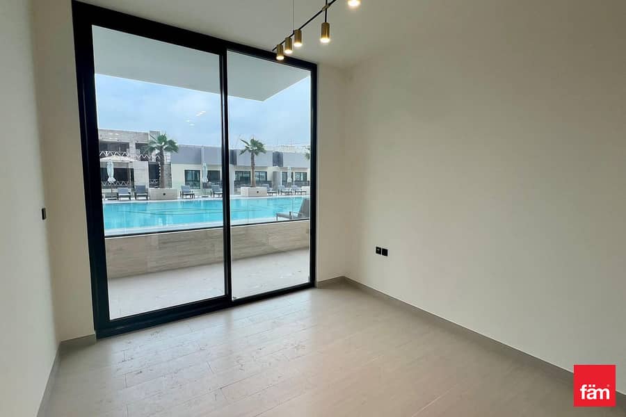 MOVEVACANT| LARGE UNIT POOL VIEW WITH TERRACE