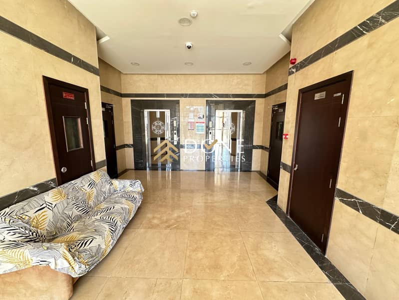 Very spacious luxury 1bhk with 2wishroom in family bulding ready to move only jest 36k