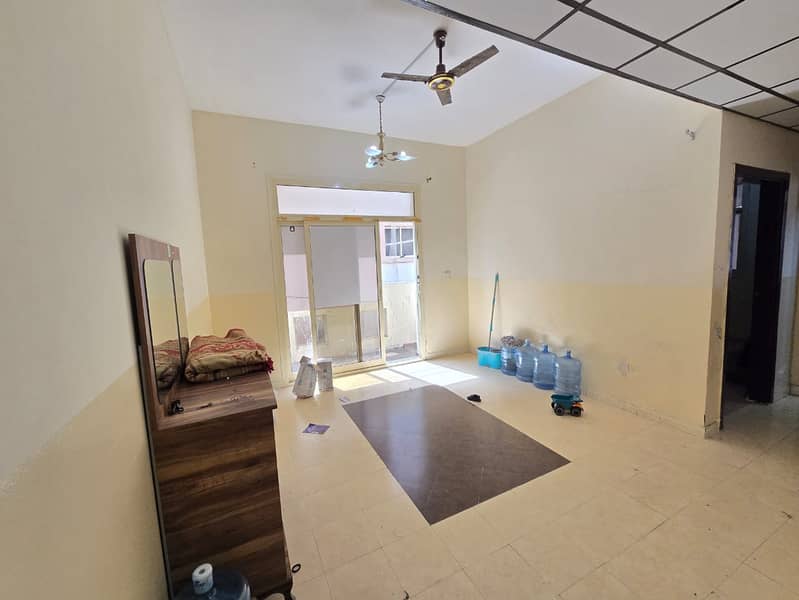 Lowest price apartment in a prime location close to all services, in a family-only building with a very suitable size.