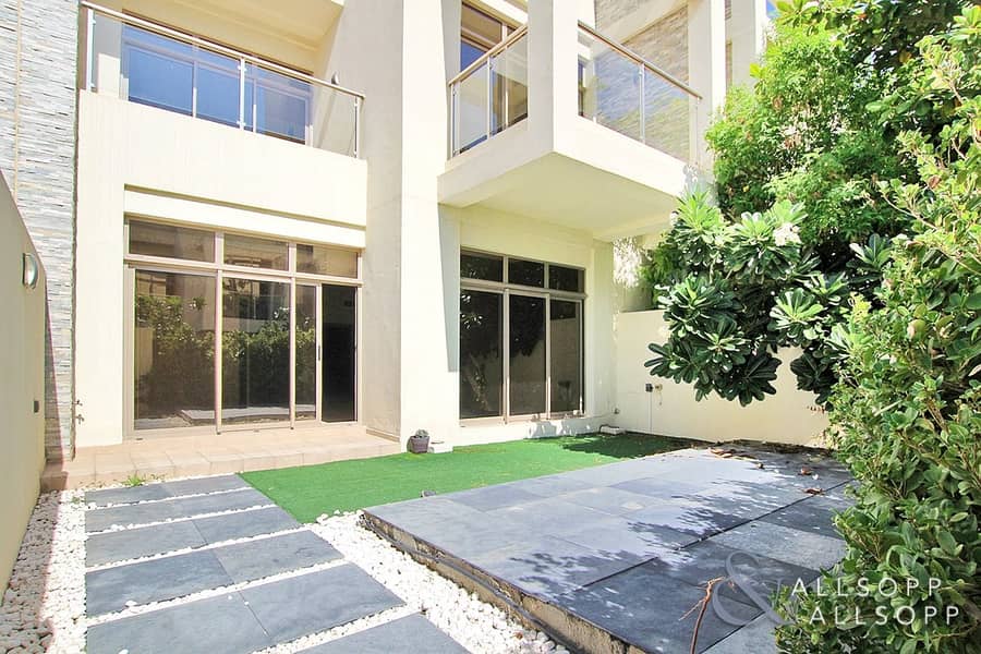 Luxury 3 Bed Townhouse | Fully Landscaped