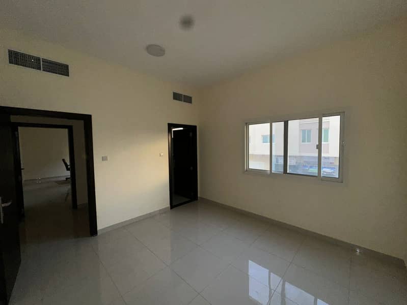 If you are looking for a spacious apartment in a prime location and close to all services, we offer a two-bedroom apartment with a living room.