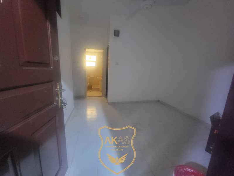 Ready to move Bachelor 1bhk flat available near to rolla mall only 22k