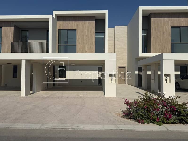Middle Unit | Amazing Price | Good Location Middle Unit | Amazing Price | Good Location