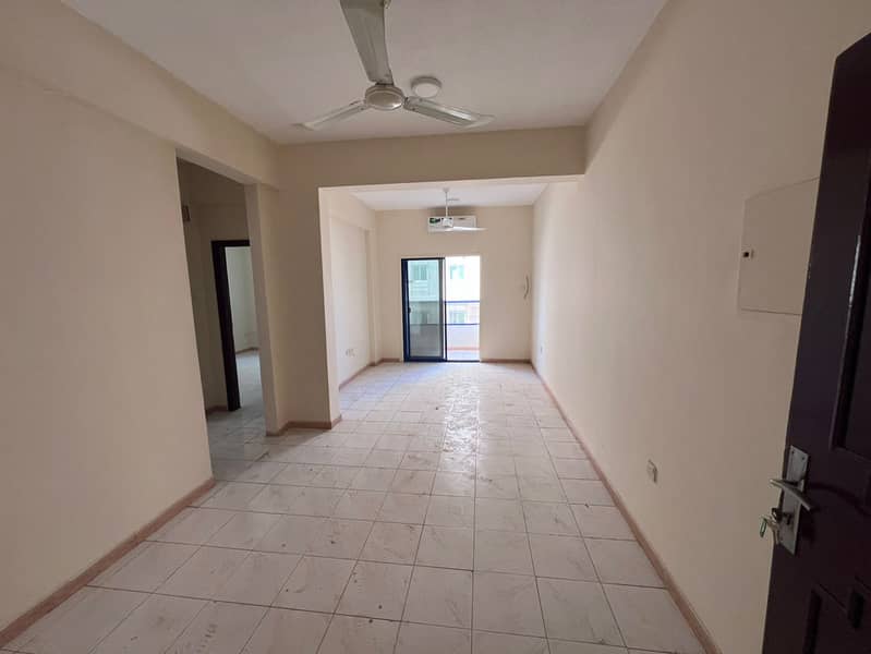Spacious apartment at an excellent price and in a location close to everything. This offer may disappear quickly. One-bedroom apartment for annual re