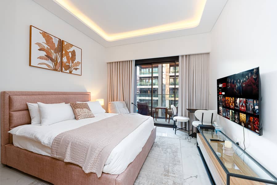 Modern Std Near Burj Khalifa w/ Pool & City Views